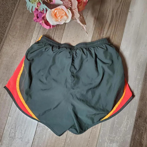 Nike Women's Tempo Running Shorts Size Medium - Picture 11 of 11